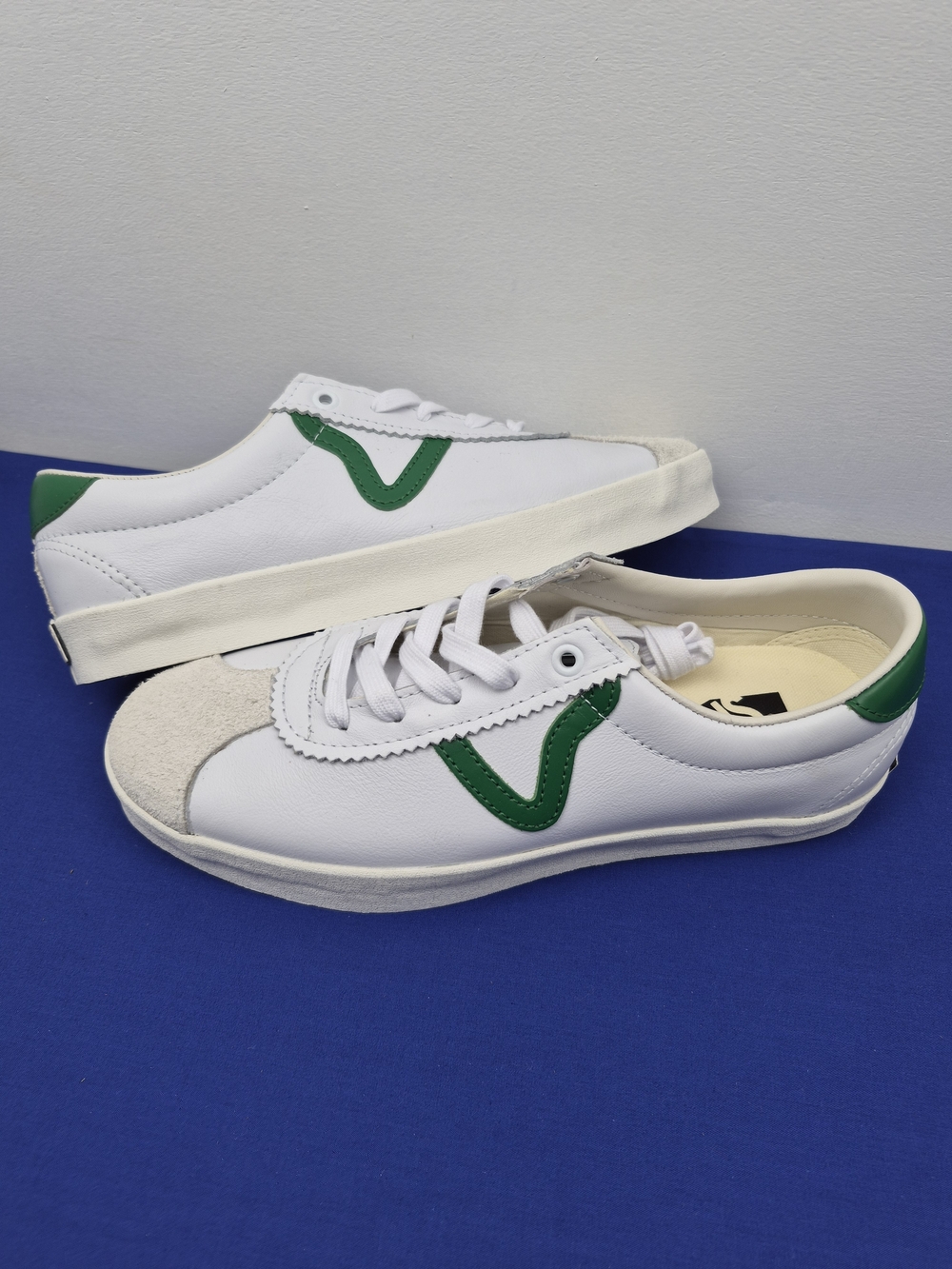 Vans Off The Wall Top Sneakers White Green Leather Women’s Size 10.5Casual Shoes